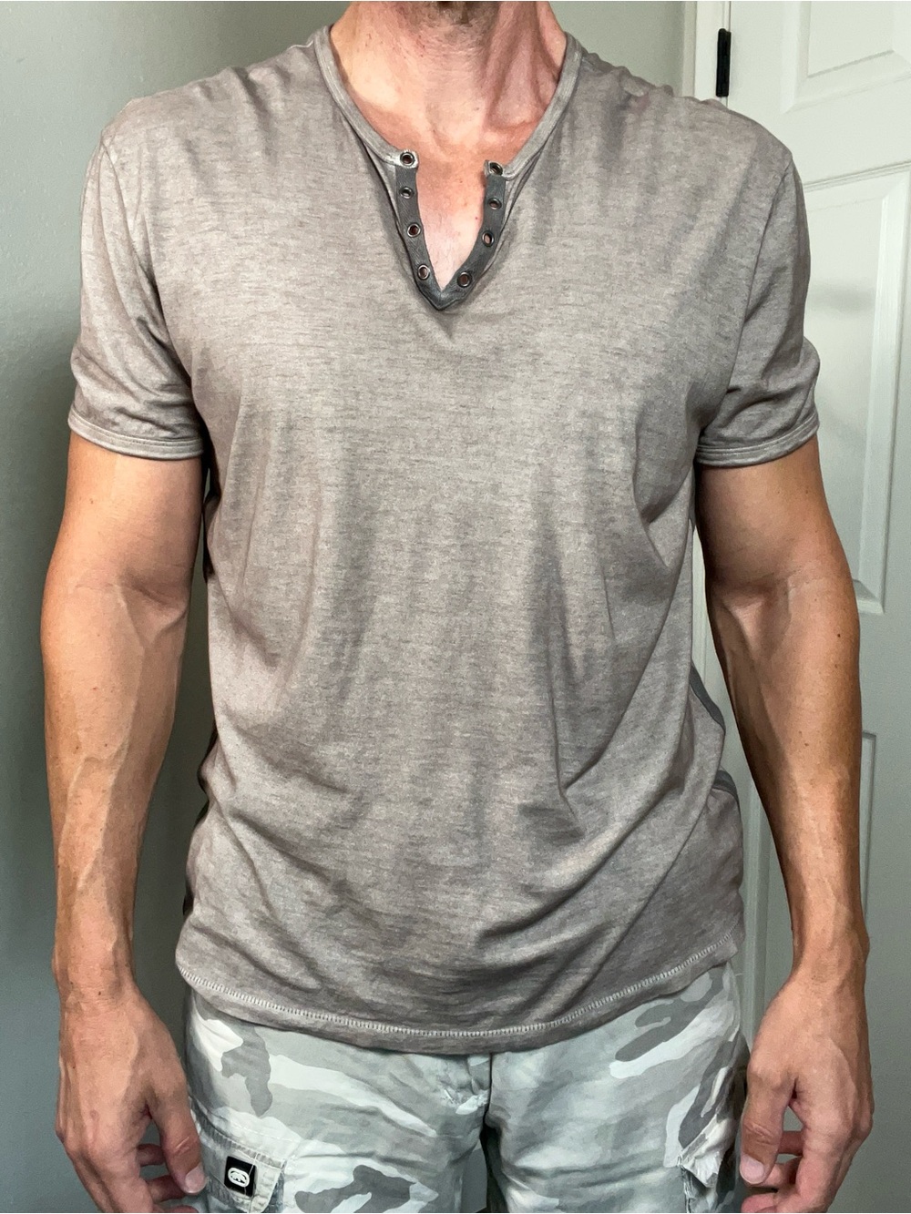 John Varvatos Men's V-Neck Short Sleeve Shirt - Taupe